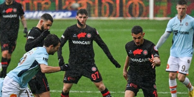 Başakşehir’de toplanıldı ve karar çıktı! Çok sayıda taliplisi vardı ama geri dönüyor!