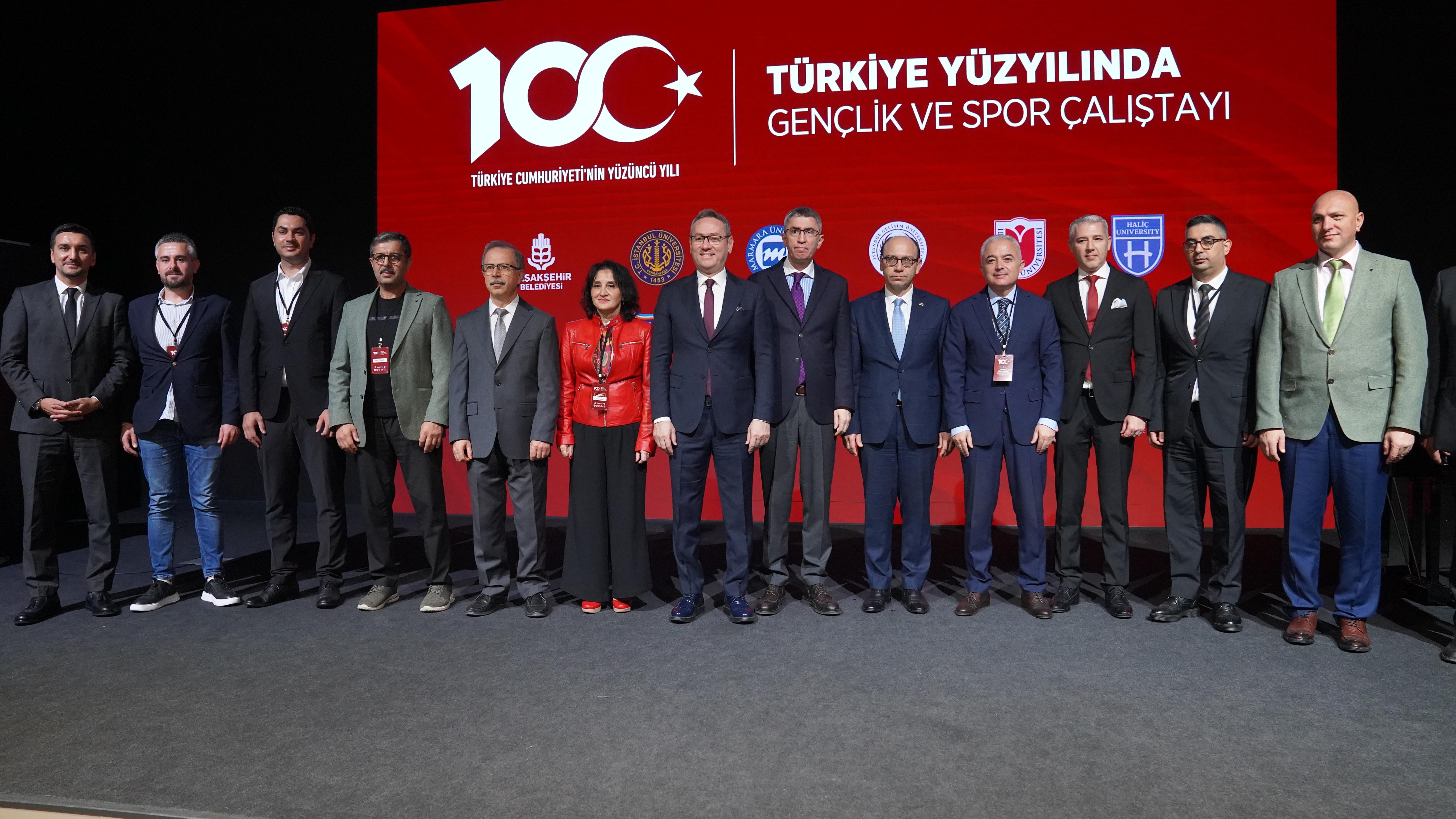 Başakşehir'de Türkiye Yüzyılı'nda gençlik ve spor çalıştayı yapıldı