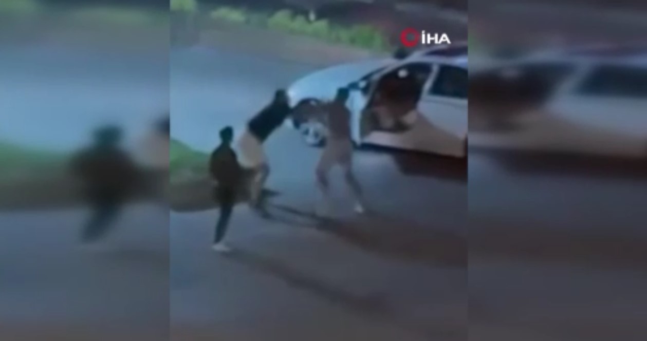 Başakşehir’de ‘yol vermedin’ kavgası Tekme ve yumruklar havada uçuştu