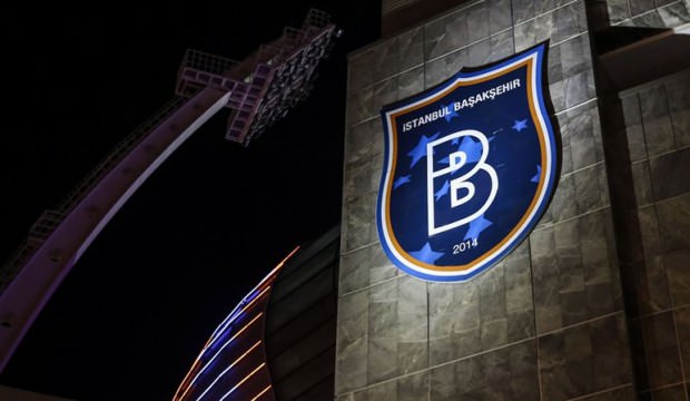 Başakşehir'den iki anlaşma birden!