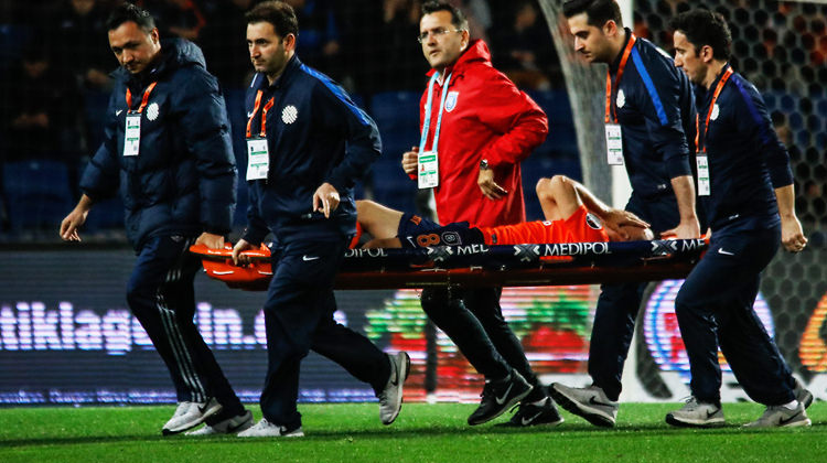 Başakşehir'e kötü haber! 6 hafta sahalarda yok...