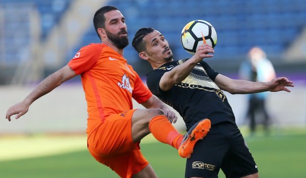 Başakşehir'e şok! İlk yarıyı geride kapattı