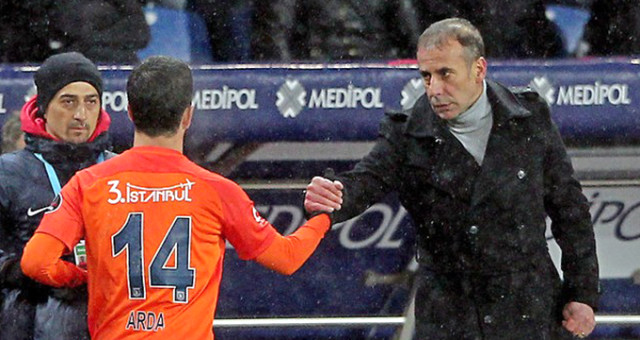 'Başakşehirli futbolcular Abdullah Avcı'ya küfür etti'