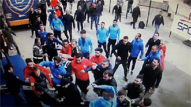 Başakşehirli futbolculara ceza indirimi