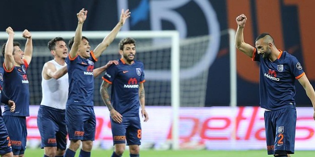 Başakşehirli Yalçın Ayhan 400. maçına çıkıyor