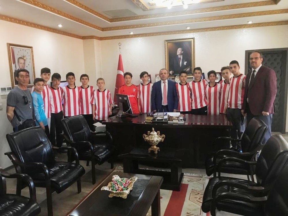 Başarılarını Kaymakam Öner ile paylaştılar 