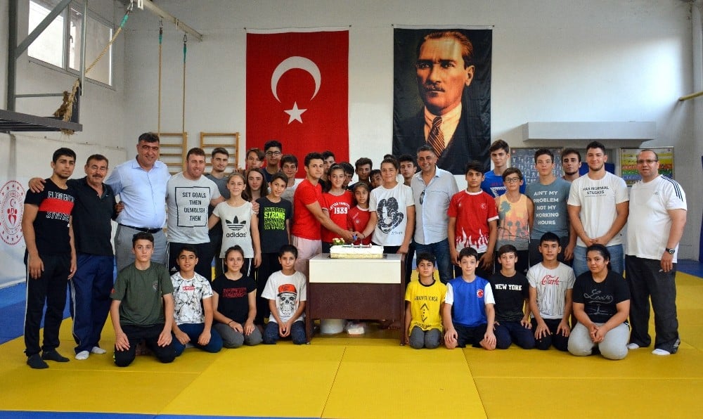Başarılı judocular ödüllendirildi 