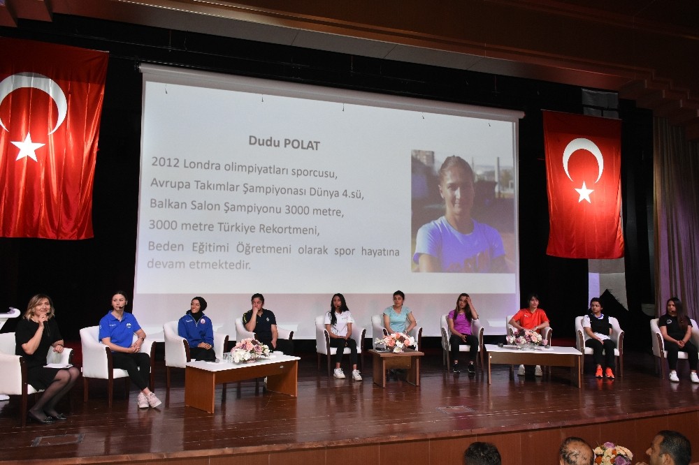 Başarılı kadın sporcular hikayelerini anlattı 