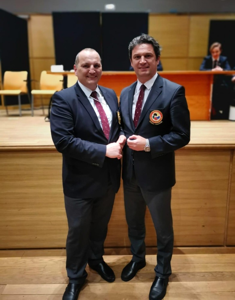 Başarılı karate hakemi Uğur Kobaş’a altın rozet 