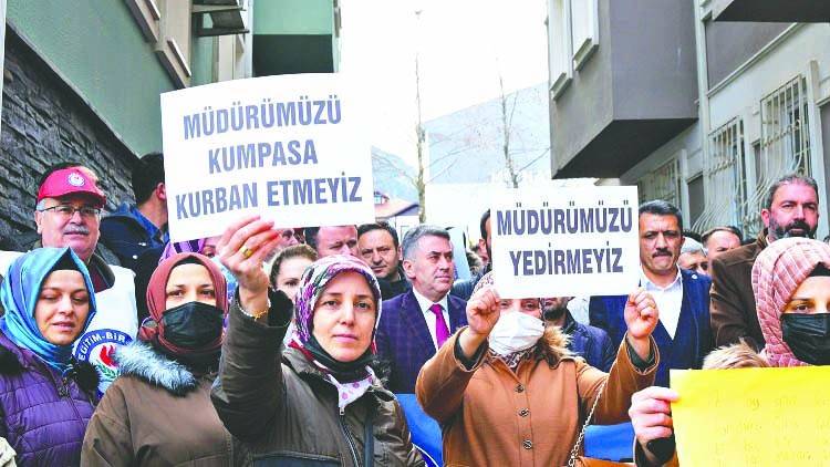 Başarılı müdüre laikçi kumpas