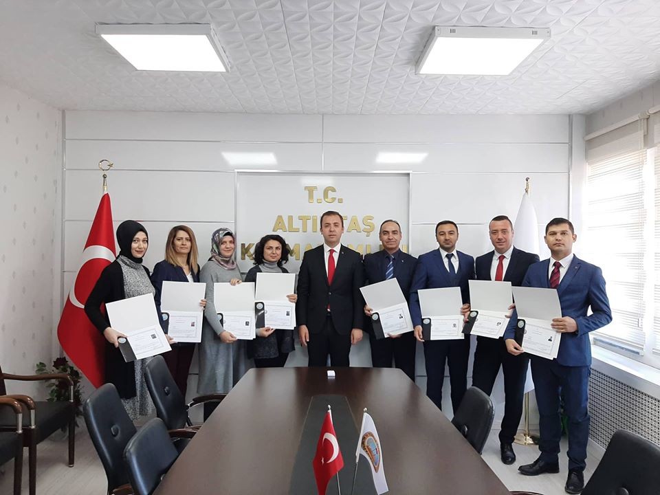Başarılı öğretmenler belgelerini aldı 