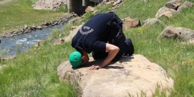 Başarılı operasyon sonrası namaz molası