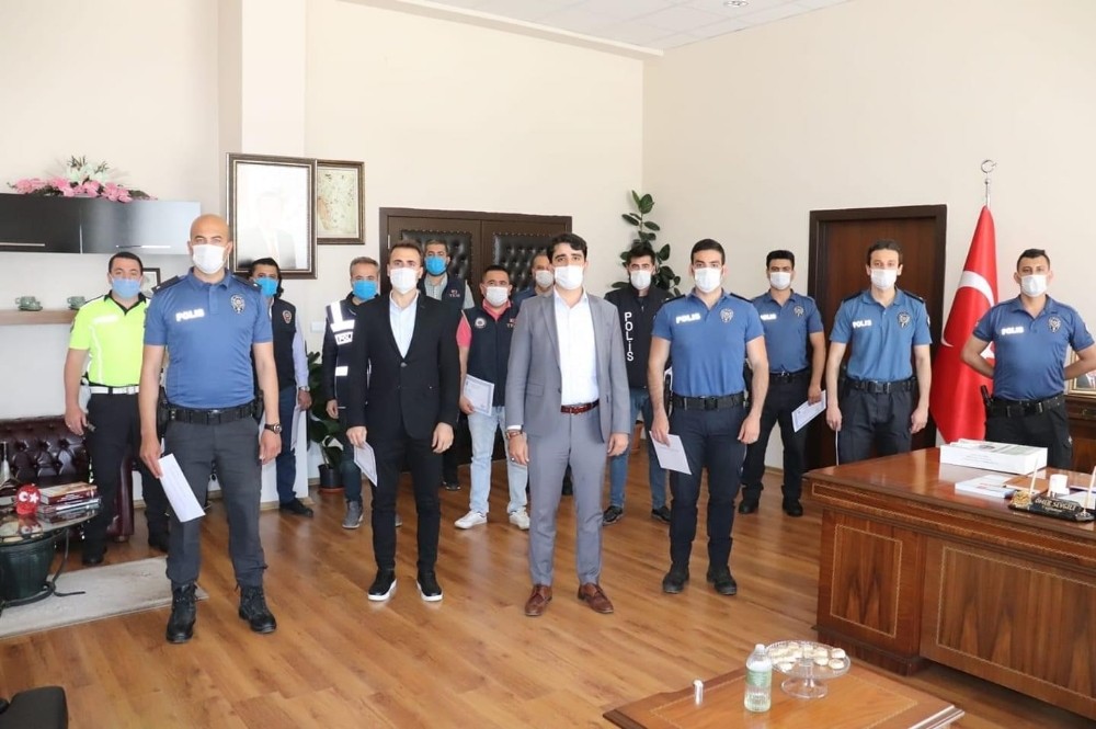 Başarılı operasyonla imza atan emniyet personeli ödüllendirildi 