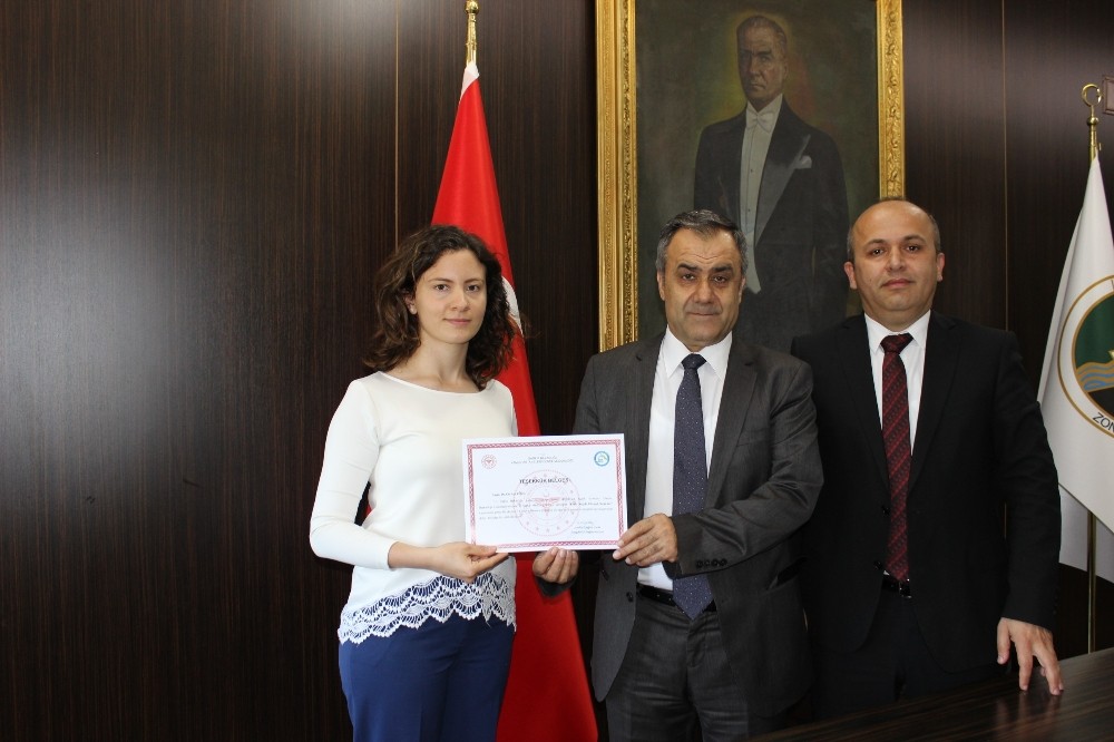 Başarılı sağlıkçılar teşekkür belgesi ile ödüllendirildi 