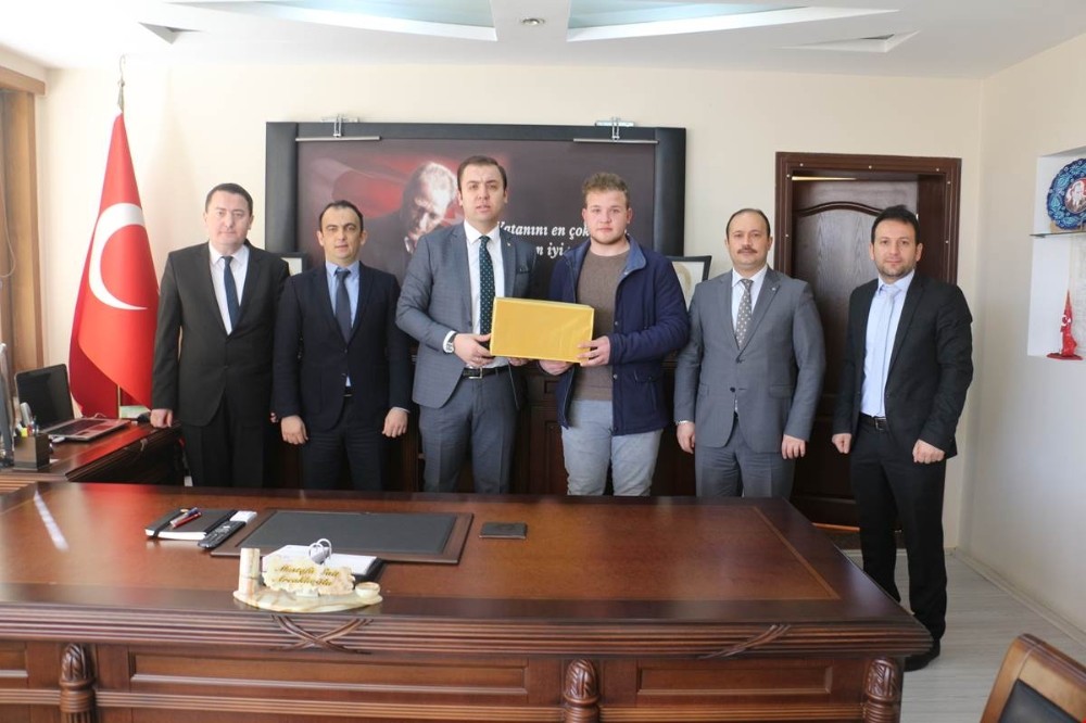 Başarılı sporcu ödüllendirildi 