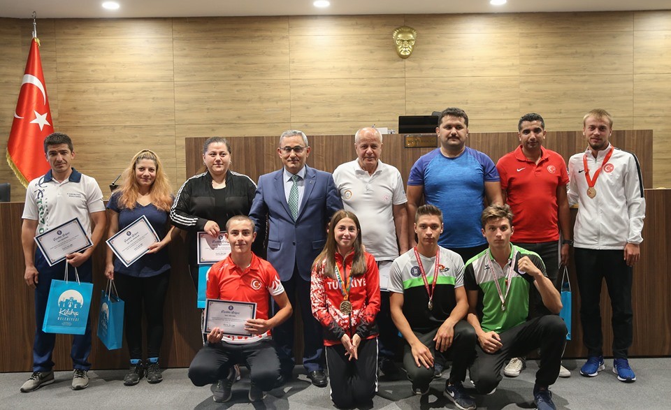 Başarılı sporcular ödüllendirildi 