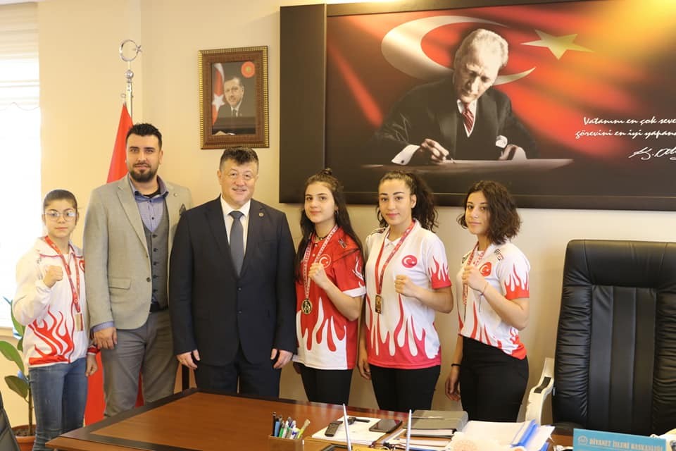 Başarılı sporculardan Fillikçioğlu’na ziyaret 