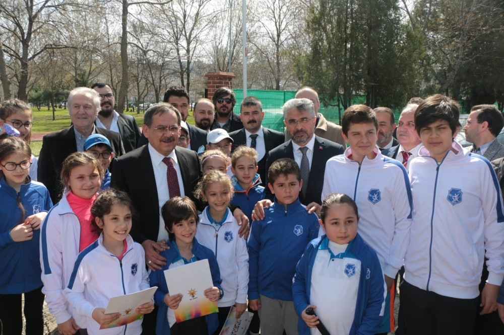 Başarılı tenisçiler ödüllendirildi 