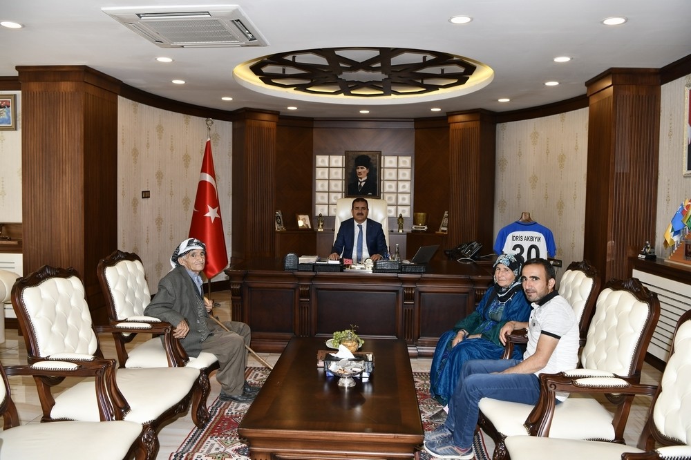 Başarılı valiye vatandaşlardan teşekkür ziyareti 