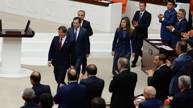 Başbakan Ahmet Davutoğlu ayakta alkışlandı