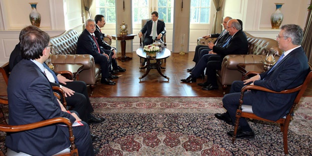 Başbakan Davutoğlu STK temsilcilerini kabul etti