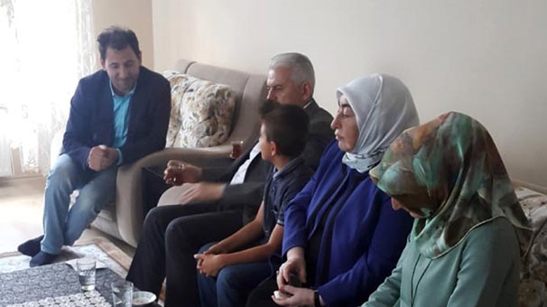 Başbakan Binali Yıldırım çay davetini geri çevirmedi