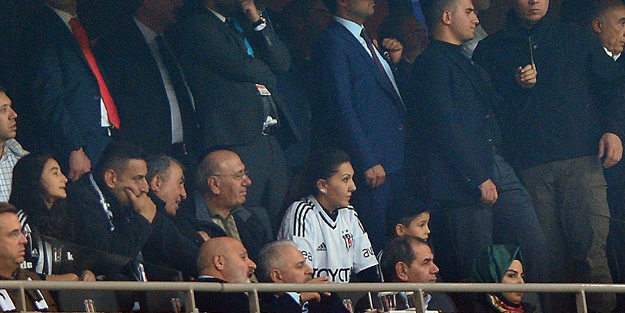 Başbakan Binali Yıldırım derbi maçı izledi