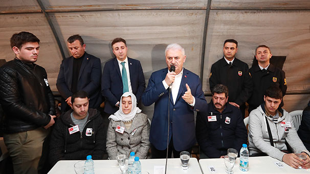 Başbakan Binali Yıldırım İzmir'de şehit astsubayın mevlidine katıldı