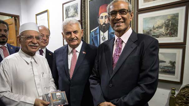 Başbakan Binali Yıldırım, Singapur'da tarihi Ba'alwie Camisi'ni ziyaret etti