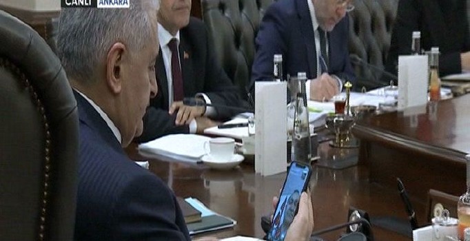 Başbakan Binali Yıldırım, Zeytin Dalı'nın harekat merkezine canlı bağlandı