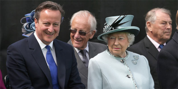 Başbakan'dan sonra bir gaf da Kraliçe'den