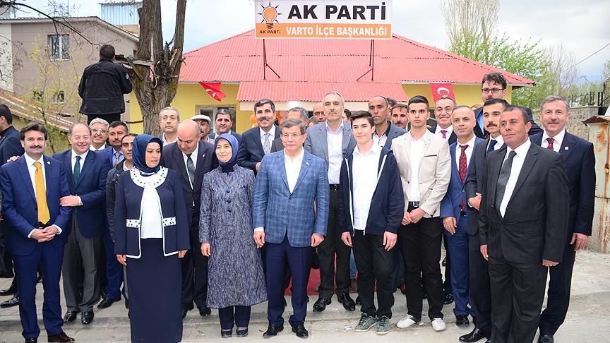 Başbakan Davutoğlu AK Parti Varto İlçe Başkanlığının açılışını yaptı