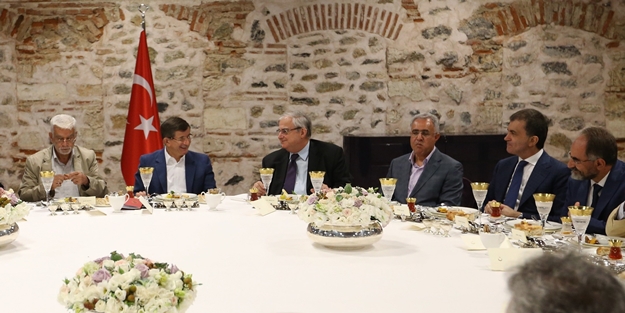 Davutoğlu: Bu beni kara kara düşündürüyor