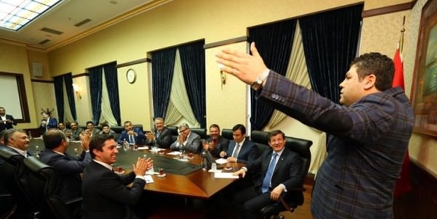 Başbakan Ahmet Davutoğlu: Gönlünden okuyor maşallah