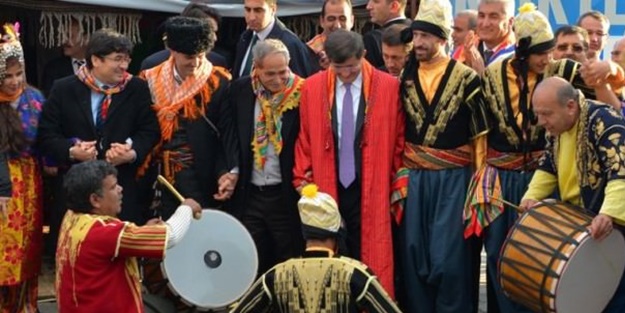 Davutoğlu'nu hiç böyle görmediniz!