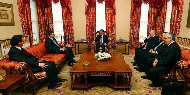 Davutoğlu eski Suriye Başbakanı ile görüştü