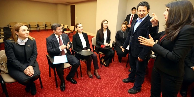 Başbakan Davutoğlu derse katıldı