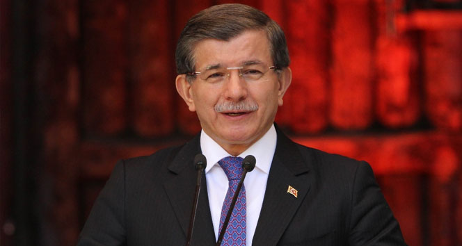 Başbakan Davutoğlu kimlik bilgilerinin nereden sızdığını açıkladı!