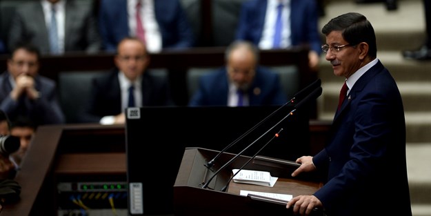 Davutoğlu'ndan salonu coşturan Azerbaycan mesajı