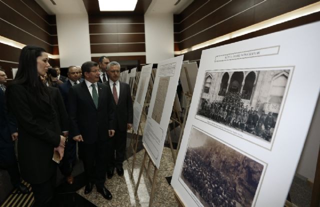 Başbakan Davutoğlu 'Kut'ül Amare' sergisini gezdi