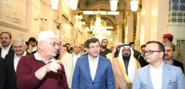 Başbakan Davutoğlu, Medine'den Riyad'a hareket etti