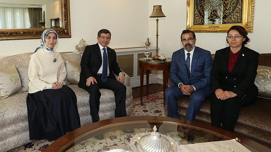 Başbakan Davutoğlu, Özgecan Aslan'ın ailesi ile görüştü