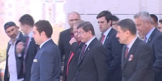 Başbakan Davutoğlu'ndan Cuma namazı sürprizi