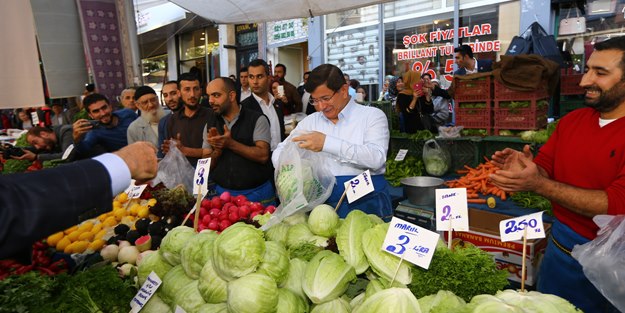 Başbakan Davutoğlu sebze meyve sattı!