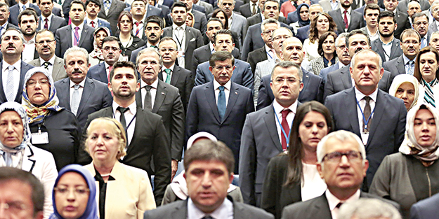 Davutoğlu, Türkiye'ye gömlek biçmeye çalışan dış odaklara sert çıktı