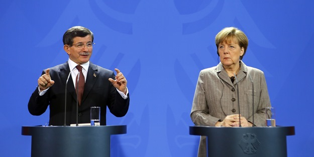 Başbakan Davutoğlu tuzak soruya ustaca cevap verdi