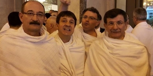 Başbakan Davutoğlu umre yaptı