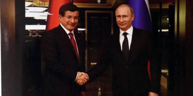 Başbakan Davutoğlu ve Putin kapak oldu