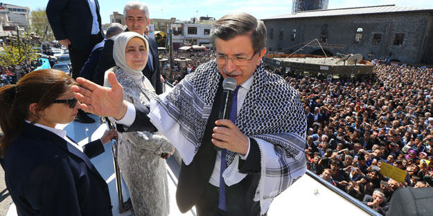 Davutoğlu'ndan Diyarbakırlılara teşekkür