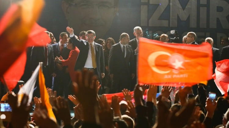 Başbakan Davutoğlu'ndan İzmirlilere köprü sözü